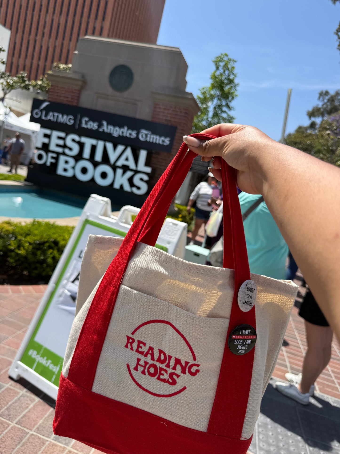 Reading hoes tote bag